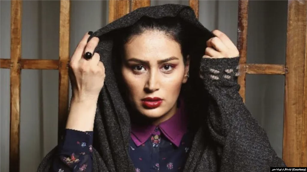 01630000-0aff-0242-0de4-08da88f52261_w1023_r1_s.png دوشنبه ۷ شهریور ۱۴۰۱ ایران ۰۰:۰۴ 
کشف حجاب بازیگر ایرانی؛ معاون رئیسی: چادر کالای فرهنگی است by mohsen dehbashi