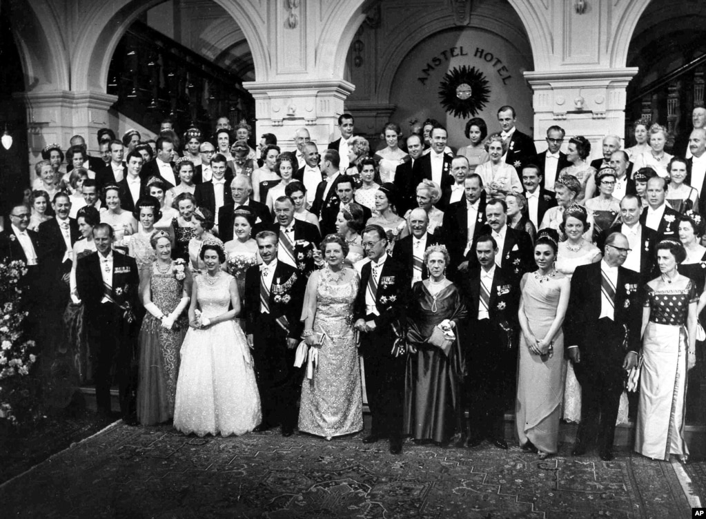 009e0000-0aff-0242-60bb-08da91b2e64f_w1023_s.jpg با اعضای خاندان‌های سلطنتی اروپا و محمدرضا شاه پهلوی در مه ۱۹۶۲ by mohsen dehbashi
