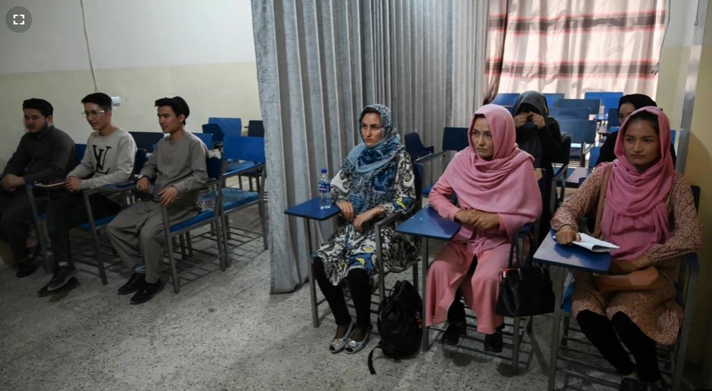 2021-09-14_212728.png سه شنبه ۲۳ شهریور ۱۴۰۰ ایران ۲۱:۲۴ 
طالبان می‌گویند زنان می‌توانند «با جداسازی جنسیتی» به تحصیل ادامه دهند by mohsen dehbashi
