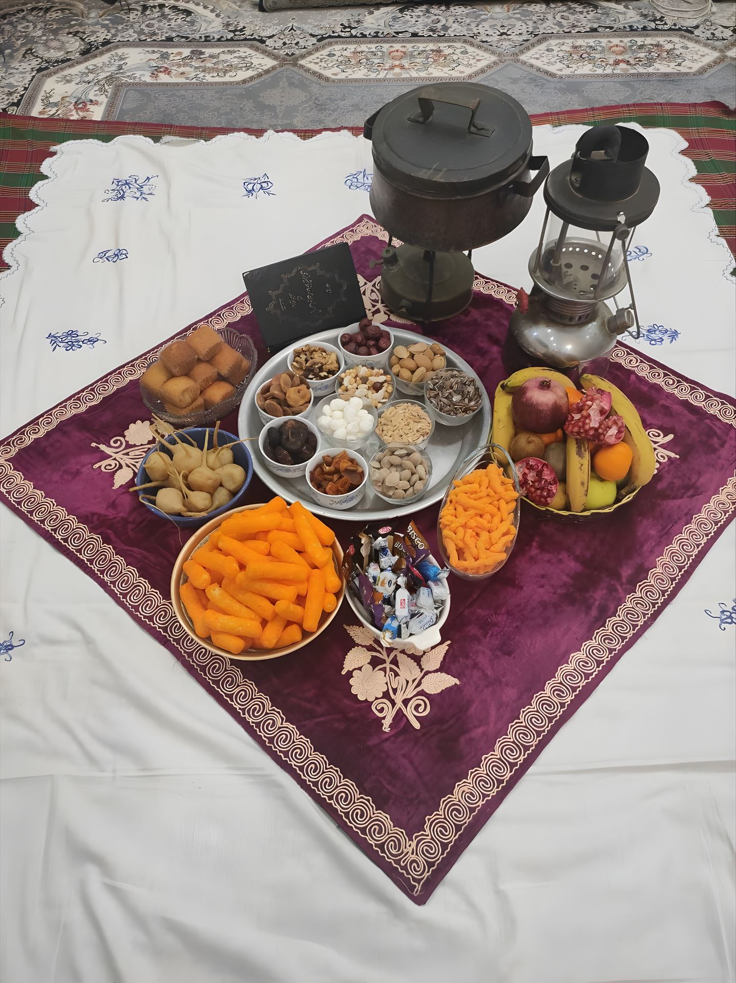 694860e207b961.58617817Processed.jpg شب یلدا همیشه جاودانی است
زمستان را بهارزندگانی است
شب یلدا شب فر و کیان است
نشان ازسنت ایرانیان است
یلدا مبارک by mohsen dehbashi