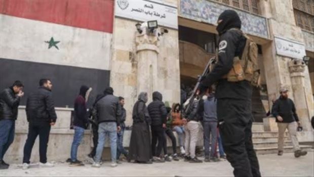 ea52dc4a-63fb-4e5a-98bc-88e2ac8777e3_cx0_cy8_cw0_w408_r1_2_11zon.jpg - حضور شورشیان تحت رهبری هیئت تحریر الشام در شهر حلب\r\nشنبه ۱۷ آذر ۱۴۰۳ تهران ۱۰:۴۷ \r\nتصرف درعا به دست گروه‌های مسلح؛ ایران خروج نیروهایش از سوریه را «آغاز کرده است»