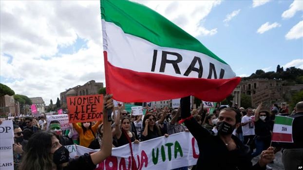 66466f97-7ffa-4191-9527-b69874d2174b_w1023_r1_s.jpg - یکشنبه ۱۰ مهر ۱۴۰۱ ایران ۰۸:۰۷ \r\nهفته‌نامه آلمانی: خشم مردم ایران از جمهوری اسلامی بیشتر شده است