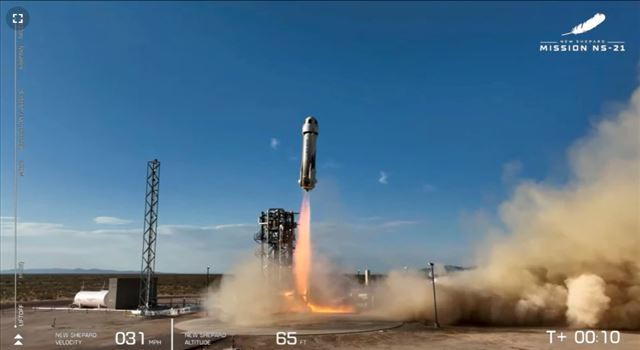 2022-06-05_003434.png - یکشنبه ۱۵ خرداد ۱۴۰۱ ایران ۰۰:۳۲ \r\nپنجمین پرواز فضایی تجاری «بلو اوریجین» با موفقیت انجام شد \r\nسفر رفت و برگشت بنیانگذار شرکت آمازون به فضا با موفقیت انجام شد