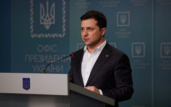 15312285.jpg - زلنسکی تاکید کرد دشمن می خواهد اوکراین را با حذف شخص رئیس جمهوری، از نظر سیاسی نابود کند با این وجود وی همچنان بر سر کار خود قرار دارد و در شهر کی‌یف به سر می برد.