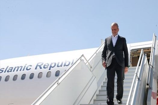 5479616.jpg - ۰۲ مهر ۱۴۰۴ ۰۰:۵۳\r\nرئیس جمهور به منظور حضور در نشست مجمع عمومی سازمان ملل متحد، دقایقی پیش وارد فرودگاه نیویورک شد.