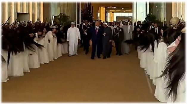 2025-05-17_115320.png - استقبال تمیم بن حمد آل ثانی، حاکم قطر از دونالد ترامپ، رئیس جمهور آمریکا\r\nسفر ترامپ به خلیج فارس (مه ۲۰۲۵)