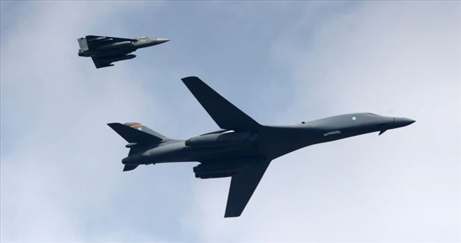 2021-10-31_125138.png - یکشنبه ۹ آبان ۱۴۰۰ ایران ۱۲:۵۰ \r\n\r\nاسکورت بمب‌افکن آمریکا توسط جنگنده‌های اسرائیلی؛ روزنامه‌های اسرائیل: این «تهدید آشکار» ایران است