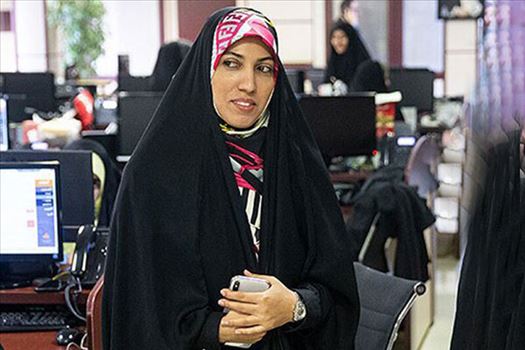 5895230.jpg - ذبیح‌پور با بازنشر عکسی از احمدی‌نژاد در جلسه دیروز در حساب ایکس خود نوشت:\r\nتاریخ انتشار: ۰۹:۴۹ - ۰۲ خرداد ۱۴۰۳\r\nبه عنوان کسی که هشت سال خبرنگار برنامه‌هات بودم، ازت بیزارم!