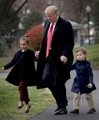 Trump-his-grandchildren.jpg - فرزندان ایوانکا ترامپ و پدربزرگشان دونالد ترامپ