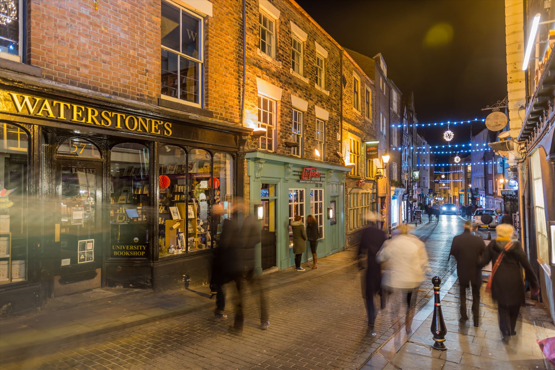 A busy evening in Saddler st, Durham  by philreay