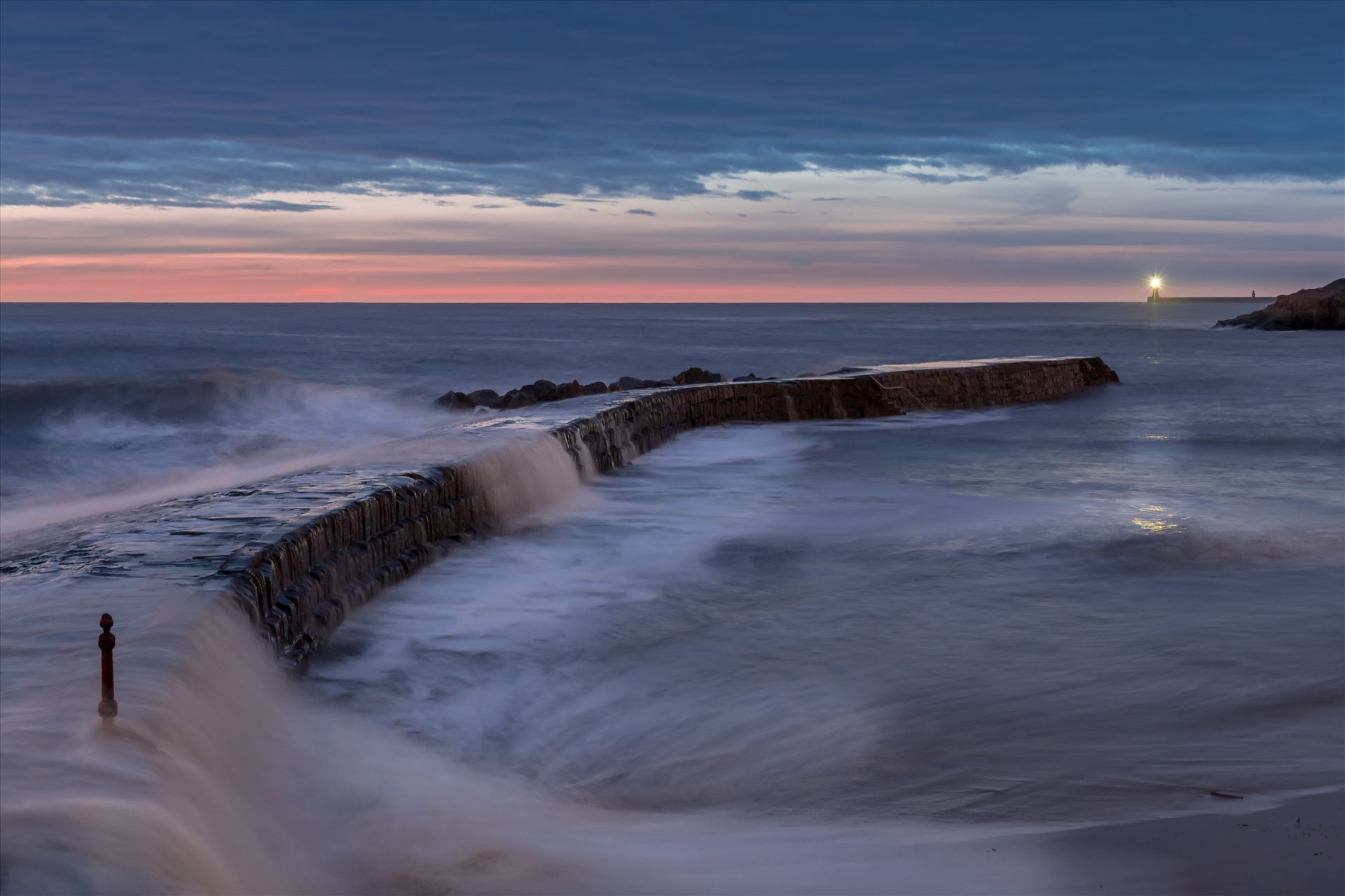Waves at Cullercoats bay  by philreay