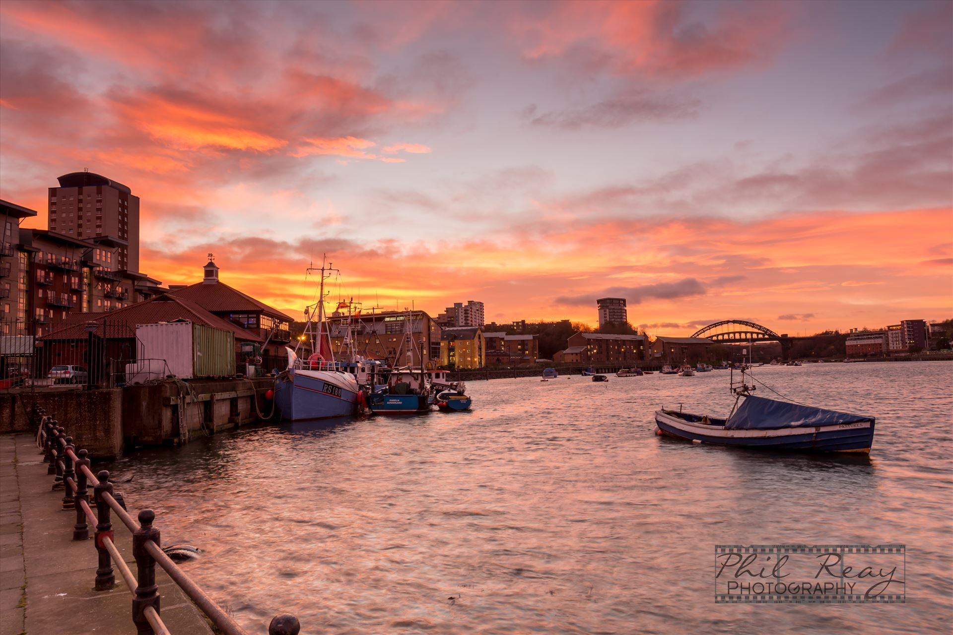 Sun sets over Sunderland A fabulous sunset at Sunderland Fish Quay by philreay