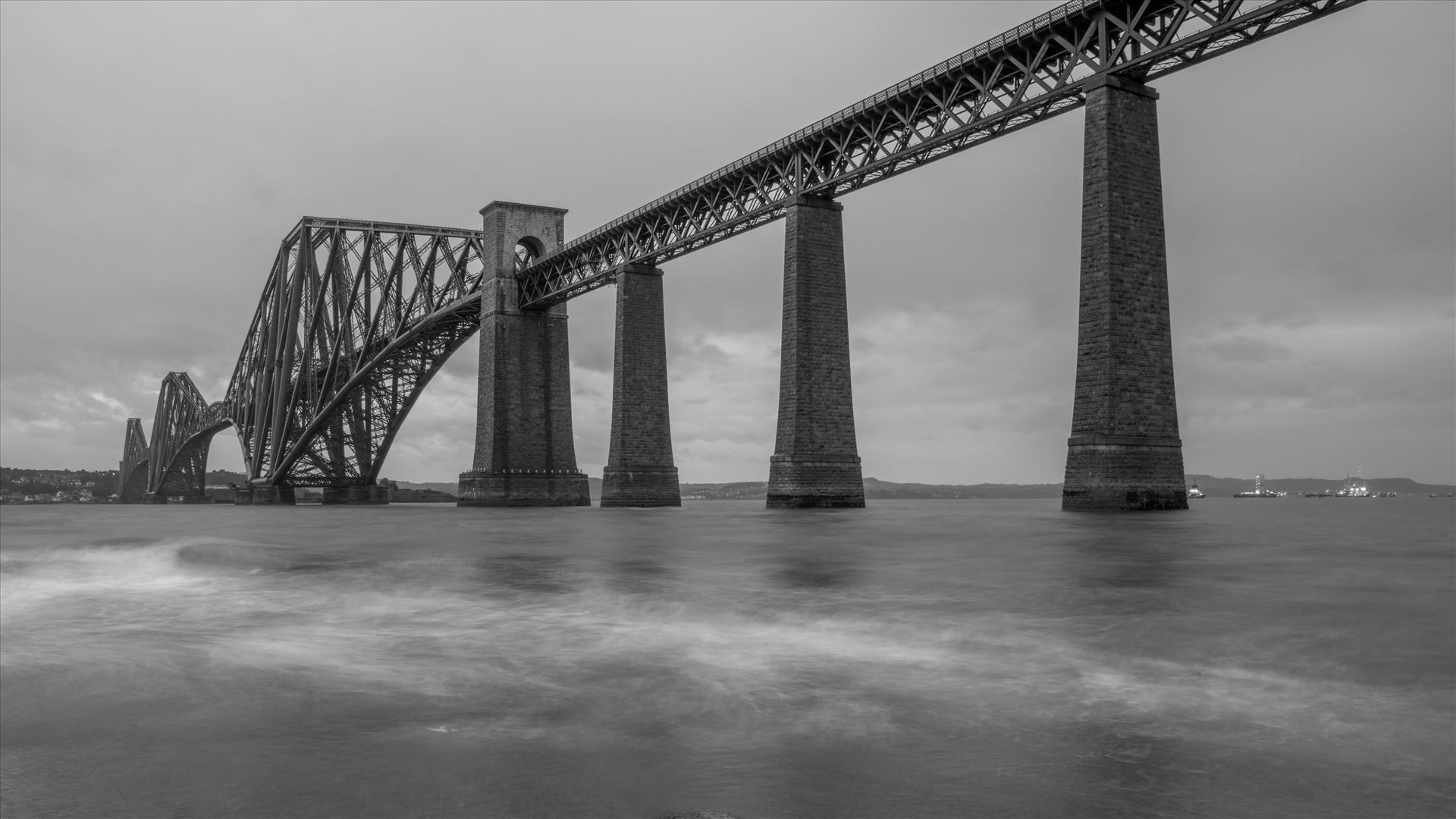 Forth rail bridge When it opened it had the longest single cantilever bridge span in the world, until 1919 when the Quebec Bridge in Canada was completed. It continues to be the world's second-longest single cantilever span, with a span of 1,709 feet (521 m). by philreay