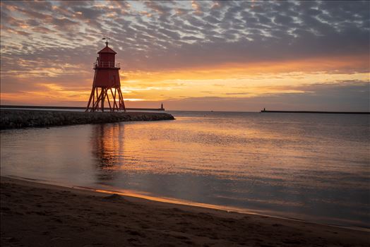 Herd Groyne lighthouse, South Shields at sunrise by philreay