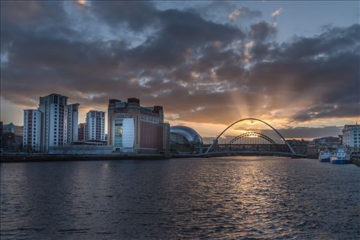 Sunset on the Tyne by philreay