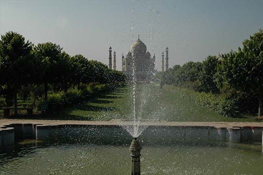 Monuments- Taj Mahal, Agra (India) by Anil
