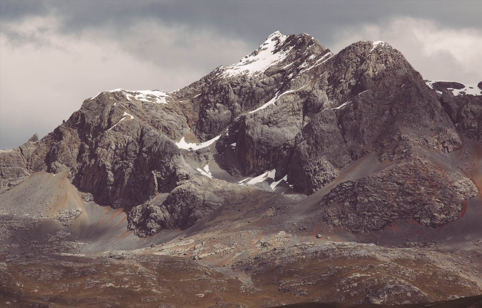 Interior Original 2.jpg  by Kheren