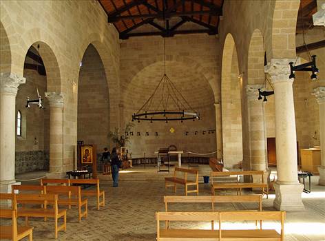 800px-Interior_of_the_Church_of_the_Multiplication_in_Tabgha_by_David_Shankbone.jpg by Hp1711