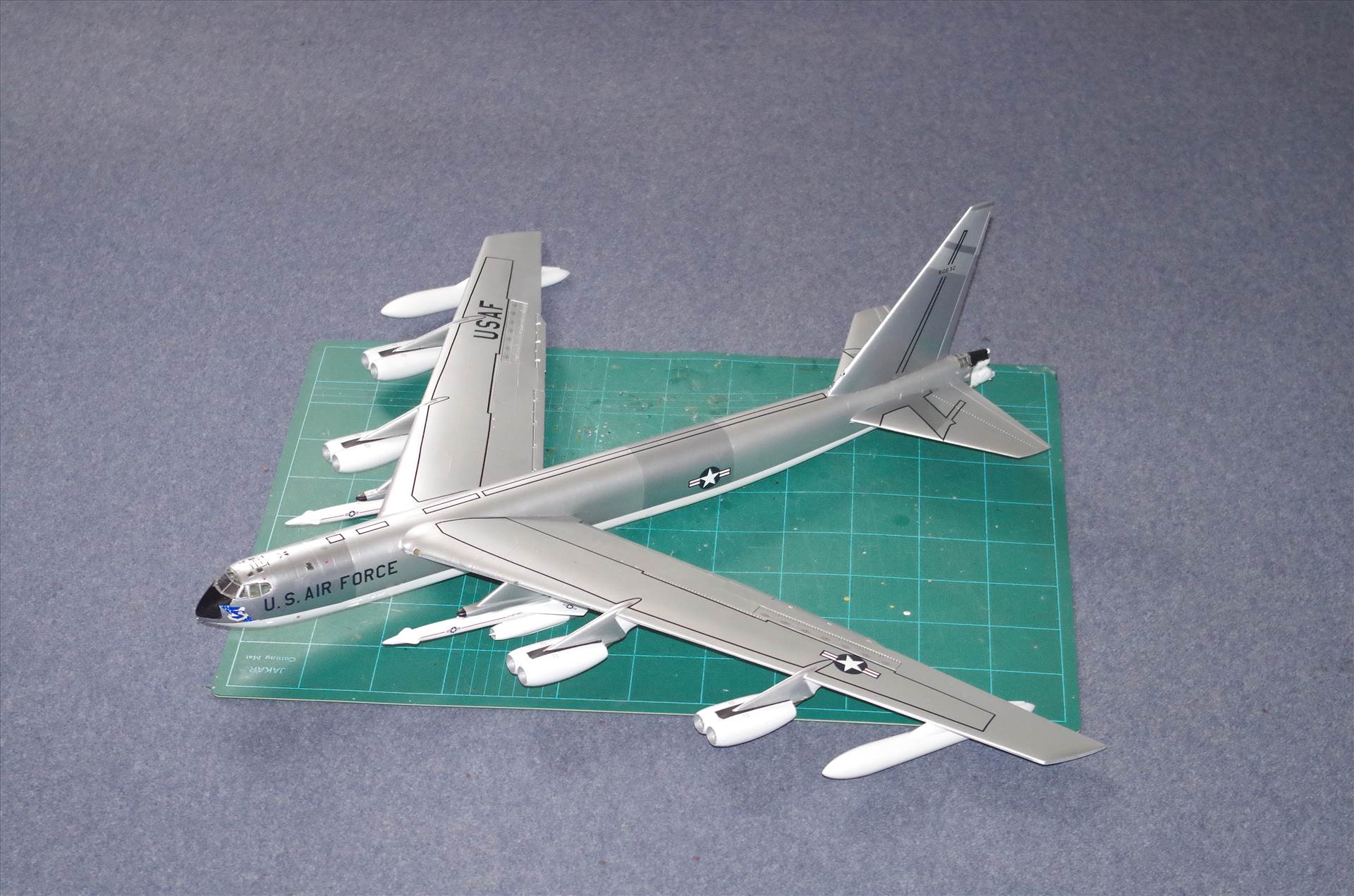 Italeri 1442 US Air Force Boeing B-52H Stratofortress 1/72 Scale Model Kit 