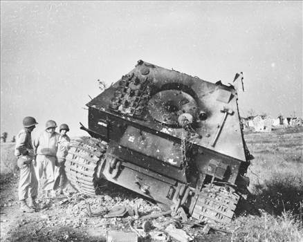 Heavy_tank_destroyer_Ferdinand_Elephant_Knocked_Out_at_Anzio_Italy_May_1944.jpg by Lummox