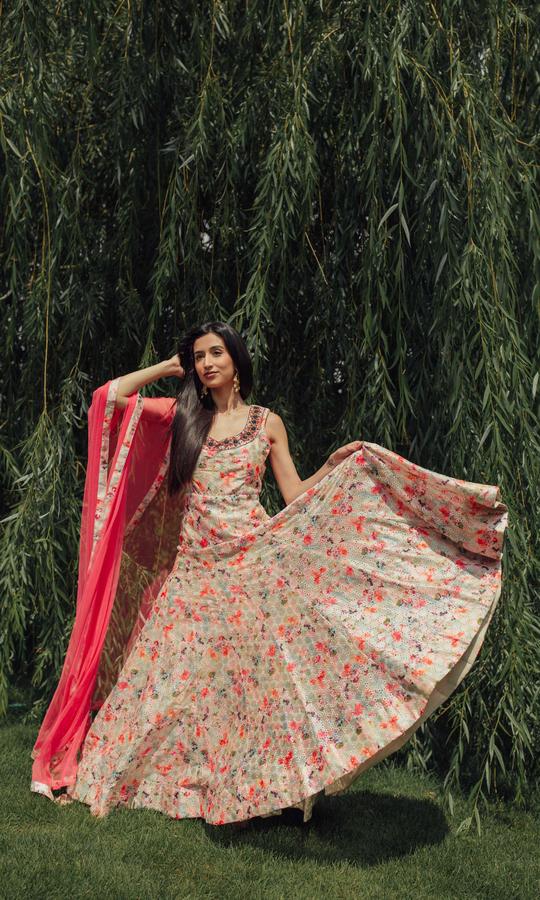 Buy AG1764 anarkali from Raastheglobaldesi Buy stylish and best anarkali & Gowns from Raastheglobaldesi. At RAAS aim to grace the silhouettes of women everywhere and make them feel confident in their styling. With unique designs and bold patterns, you can enhance your wardrobe to match your person by RAASCLOTHING