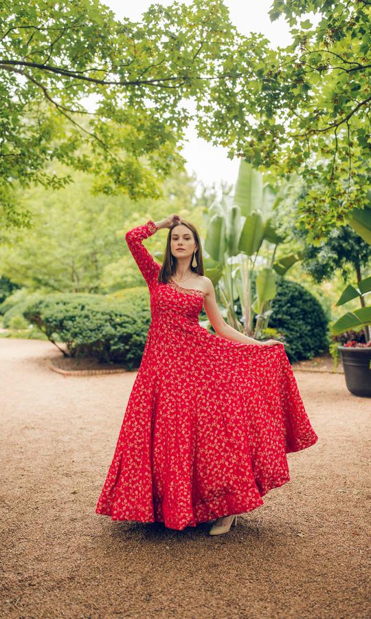 Buy AG1802 anarkali from Raastheglobaldesi Buy stylish and best anarkali & Gowns from Raastheglobaldesi. At RAAS aim to grace the silhouettes of women everywhere and make them feel confident in their styling.  by RAASCLOTHING