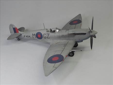 ICM Spitfire VIII 06.JPG by ajeaton65