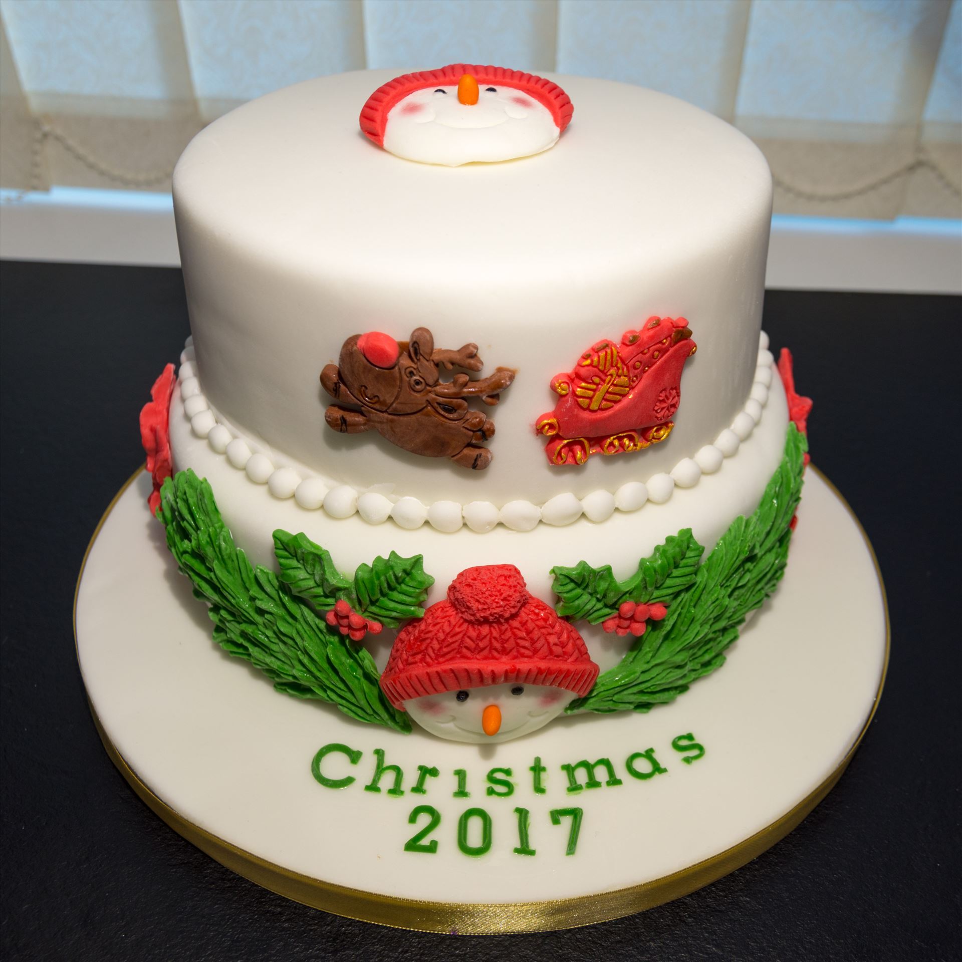 Christmas cake 2017 One of my favourite creations so far. 2 tier cake with rich chocolate fudge cake covered with dark chocolate ganache covered with sugar paste on the bottom tier. The top tier was zesty lemon cake covered with white chocolate ganache and sugar paste. by Alison Wonderland Bakes