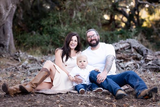 Sarah Williams of Mirror's Edge Photography, a San Luis Obispo Family, Wedding and Portrait Photographer, captures the Silva Family's Fall Family Session at the Los Osos Oaks Reserve in Los Osos California.