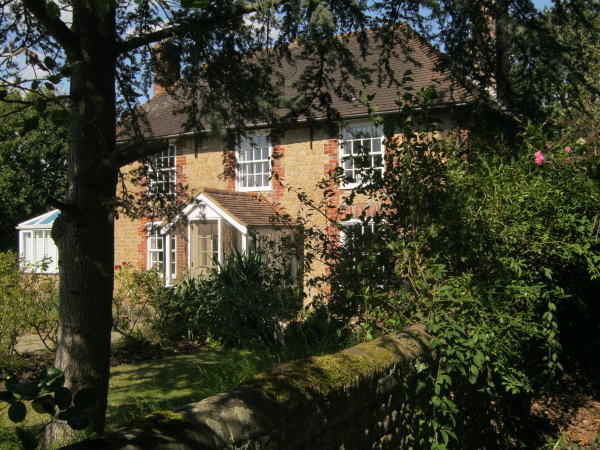 The Link-Up 1.jpg Val Colefax's house: Batchmere Road, Batchmere, Chichester, West Sussex - 'The Link-Up' by Vienna