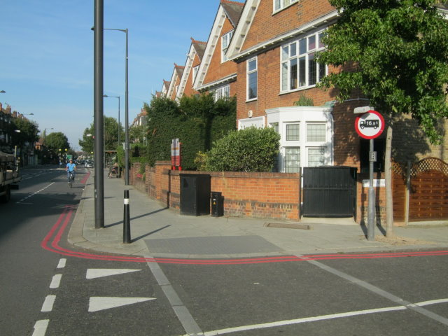 The Vault of Horror 7.jpg Moore's taxi is parked here in 'Drawn and Quatered': Leinster Avenue, Upper Richmond Road, East Sheen, London - The Vault of Horror (1973) by Vienna