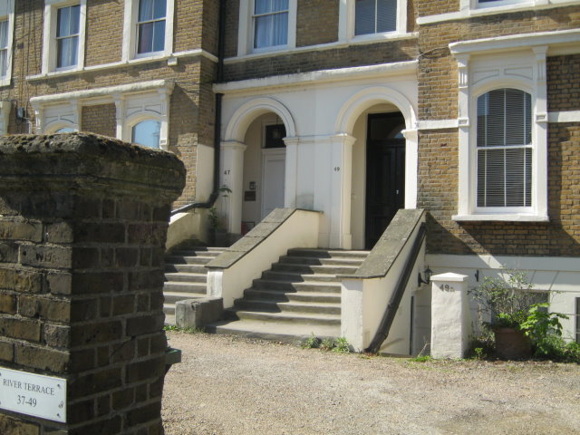 How About It Frank 2.jpg Tarrant's flat, Twickenham Road, Teddington, Middlesex by Vienna