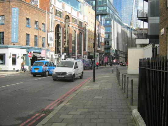 Widows 18.jpg Dolly waits here and drives in front of the wages van: Stamford Street, Southwark, London by Vienna