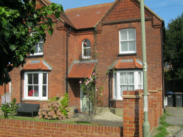 Hard Times 3.jpg Knaggs and Ingrid hide in this house, Gogmore Lane, Chertsey, Surrey by Vienna