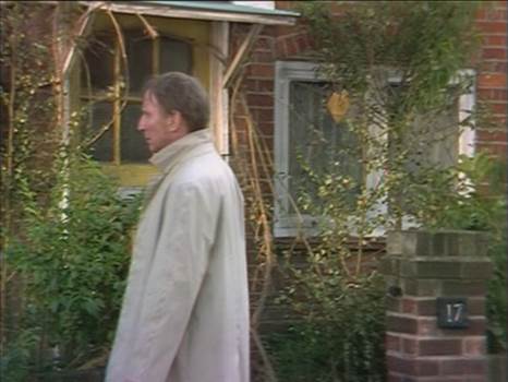 Lifer 3.jpg - Marker visits Mr Biddle at his home, Series 7, Episode 10: \u0027Lifer\u0027 (1975)