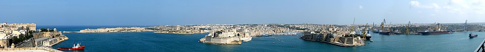 Valletta_Grand_Harbour_Panorama.jpg  by LordDUnivers