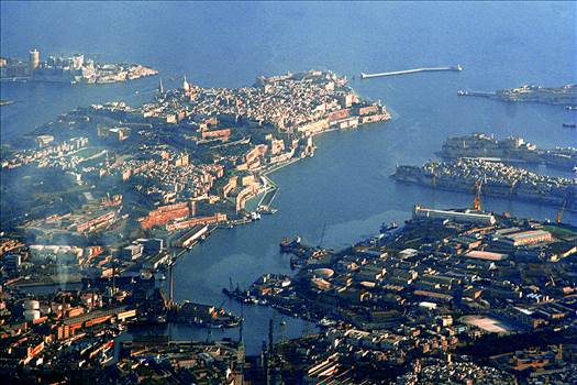 Valletta_and_the_Grand_Harbour.jpg - 