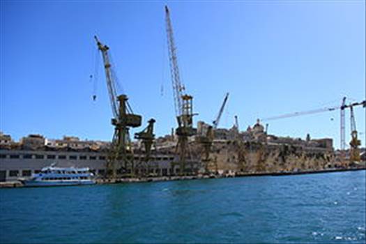 Malta_-_Senglea_-_Dock_no._2_(MSTHC)_01_ies.jpg by LordDUnivers