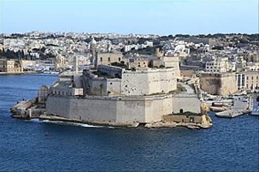 293px-Malta_-_Birgu_-_Fort_Saint_Angelo_(Upper_Barrakka_Gardens)_01_ies.jpg by LordDUnivers