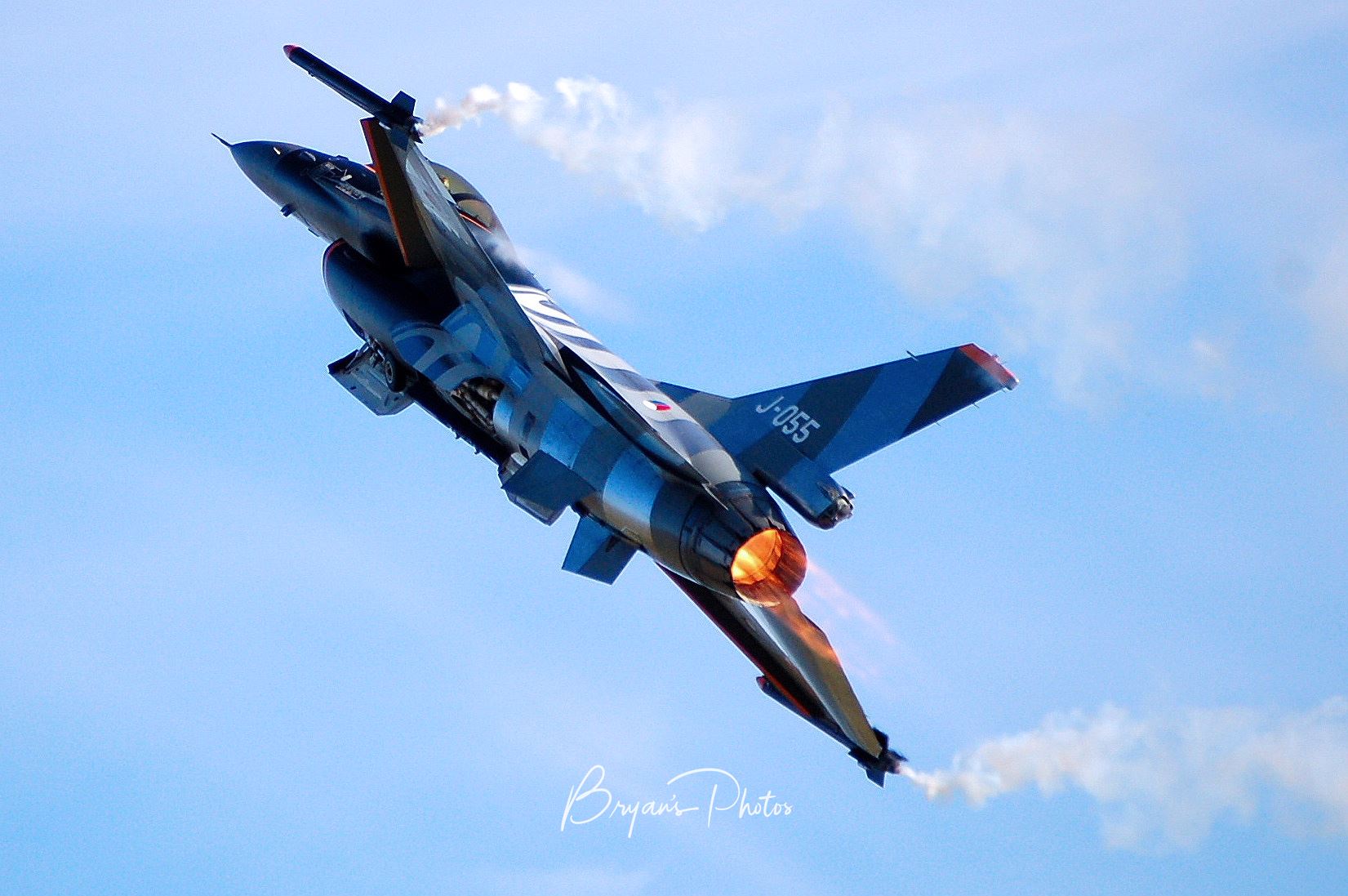 f16 Photo of a dutch F16 displaying at air show by Bryans Photos