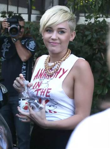 Miley Cyrus.jpg - 