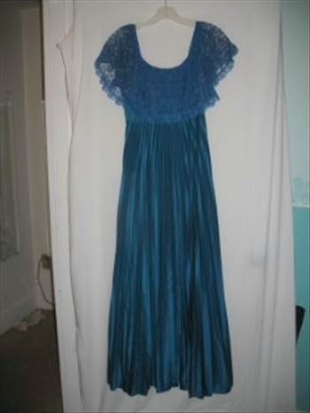 LGWU blue gown size 1314 (2).jpg - 