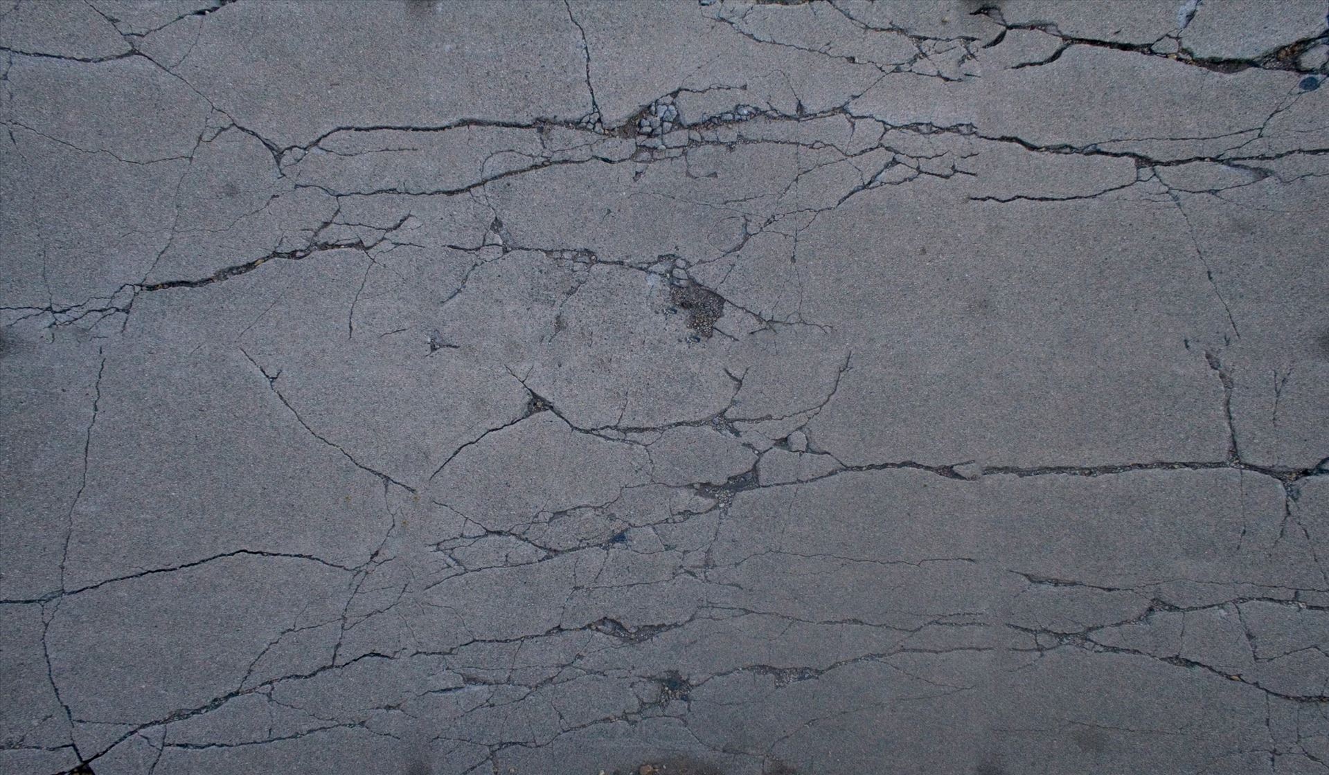 hrt-concrete-wall-01.jpg  by Craig Smith