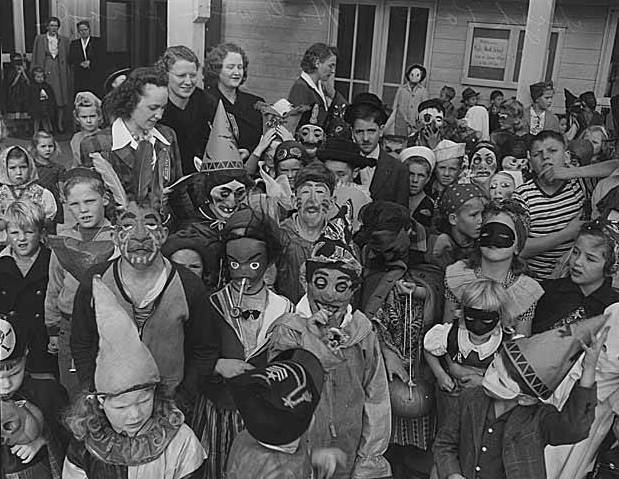 Halloween Children_in_Halloween_costumes_at_High_Point_Seattle_1943.jpg  by RedMoon11