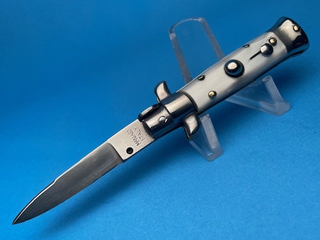 Switch blades Choose the extremely portable and lightweight best-in-class Switch bladesthat havetheir source in medieval Italy of the 15th century. For more visit: https://www.myswitchblade.com/ by Myswitchblade