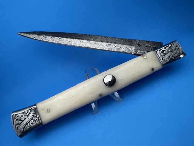 IMG_3378.jpeg Available with a sleek handle, and ergonomic grip, the dagger-like Switchblade knife from My Switchblade comes in diverse styles, sizes, shapes, colours, and rates. For more visit: https://www.myswitchblade.com/ by Myswitchblade