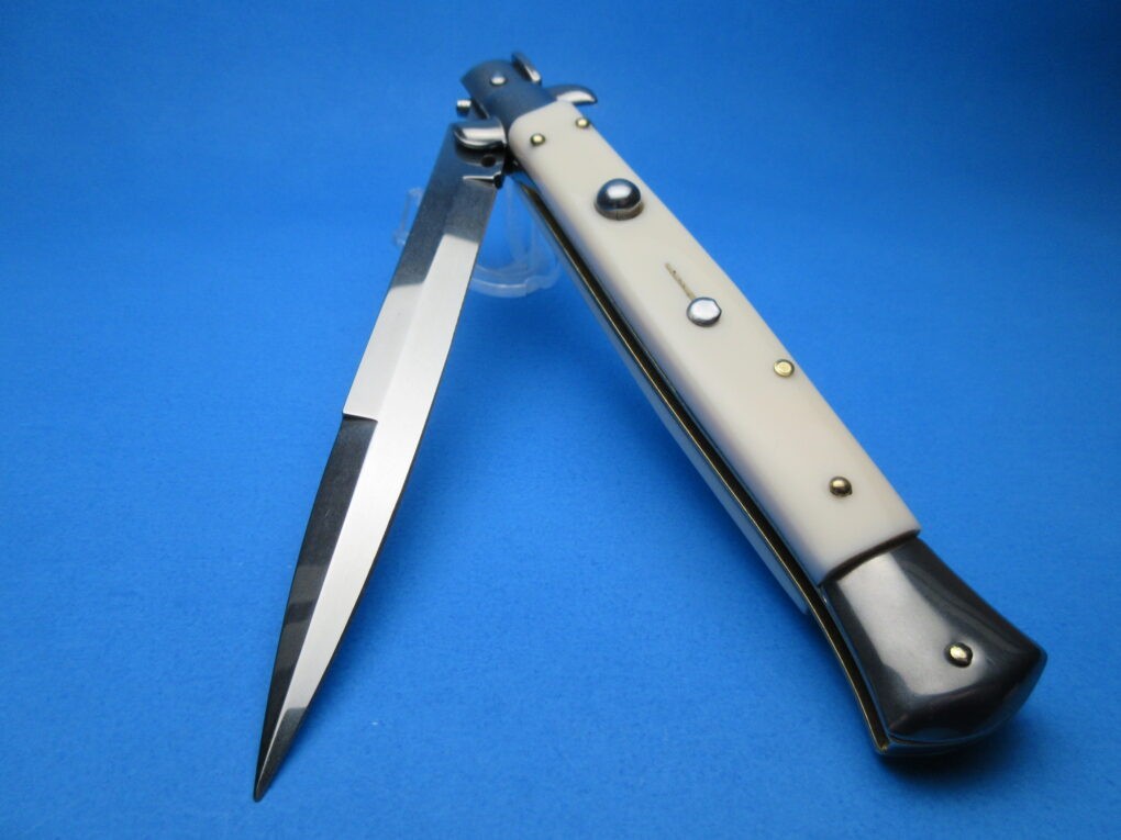 Frank Beltrame This name is iconic in the realm of switchblades, representing exceptional Italian craftsmanship. Picture a beautifully designed steel blade, honed to perfection, and the satisfying sound it makes when it opens. visit: https://www.myswitchblade.com by Myswitchblade