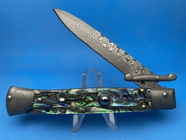 Switchblade Find the top-of-the-line EDC (every-day carry) gadget of Switchblade that proves to be ideal for the commoners, along with military personnel. For more visit: https://www.myswitchblade.com/ by Myswitchblade