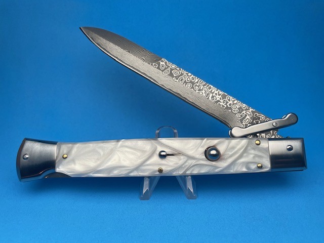 Switchblade Find the top-of-the-line EDC (every-day carry) gadget of Switchblade that proves to be ideal for the commoners, along with military personnel, police authorities, handicraftsmen, anglers, and more. Visit: https://www.myswitchblade.com/ by Myswitchblade