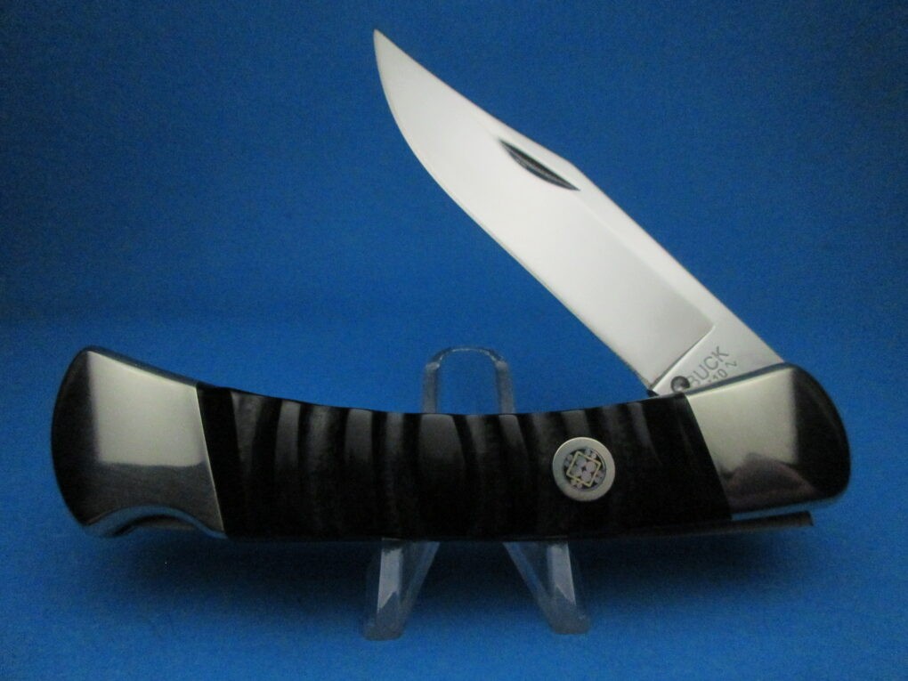 Switchblade Find the top-of-the-line EDC (every-day carry) gadget of Switchblade that proves to be ideal for the commoners, along with military personnel, police authorities, handicraftsmen, anglers. For more visit: https://www.myswitchblade.com/ by Myswitchblade